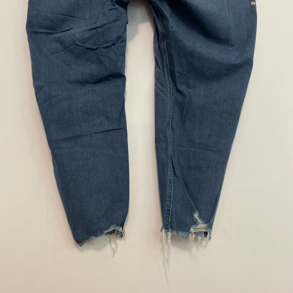 NWOT TORRID Plus Size Bombshell Skinny Premium Stretch High Rise Destructed Jean - Picture 16 of 16